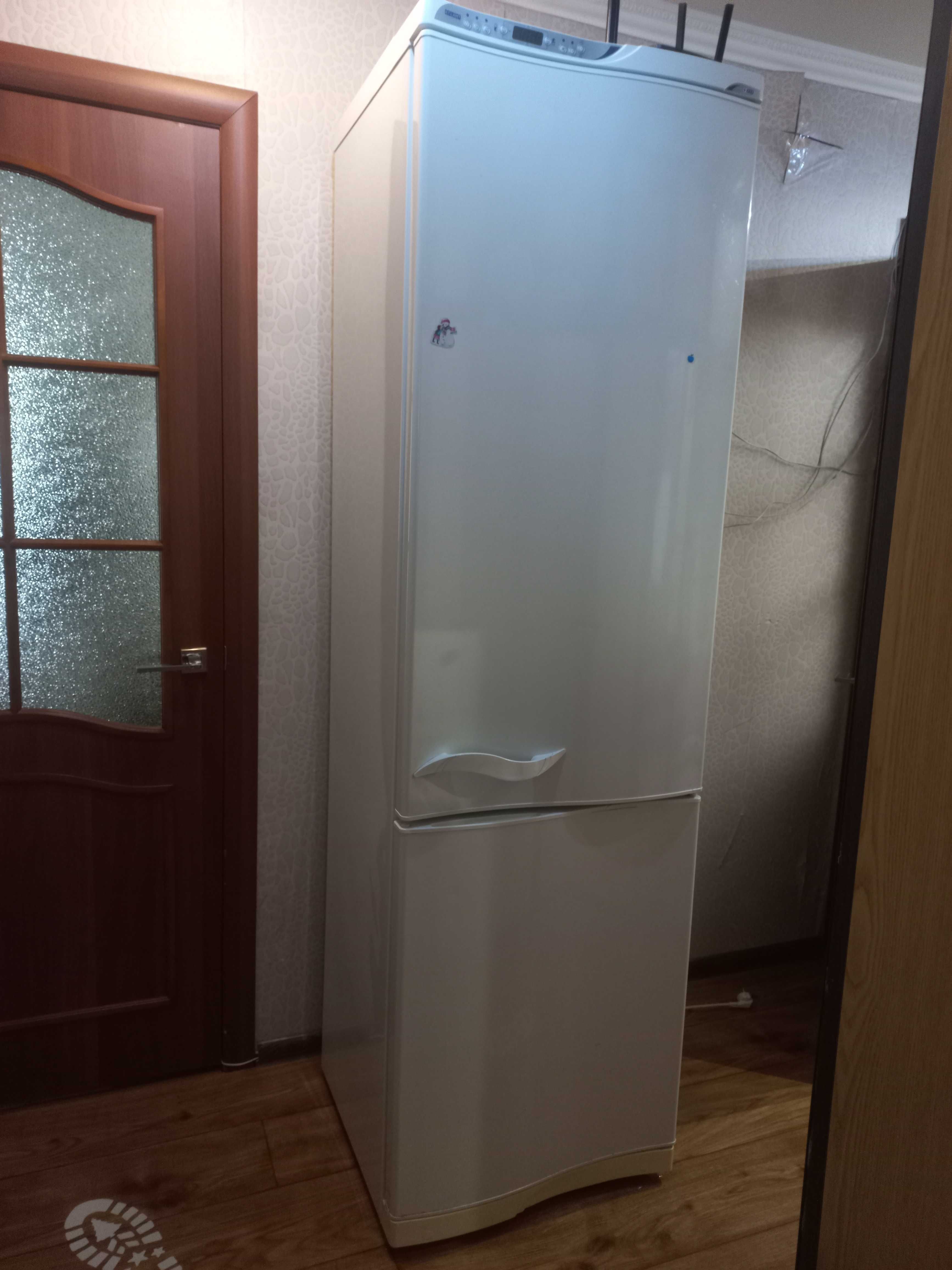 Продаётся холодильник.