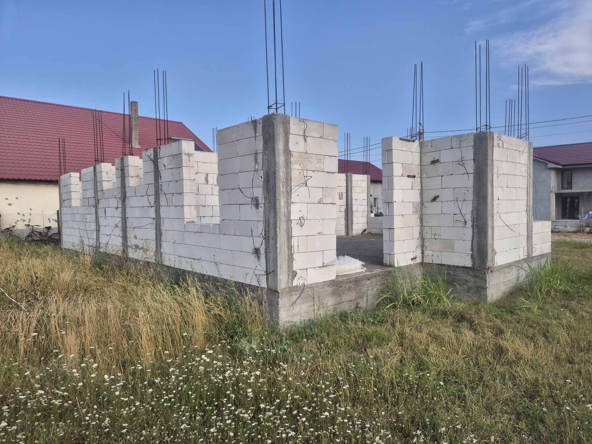 De vânzare teren+casă in construcție
