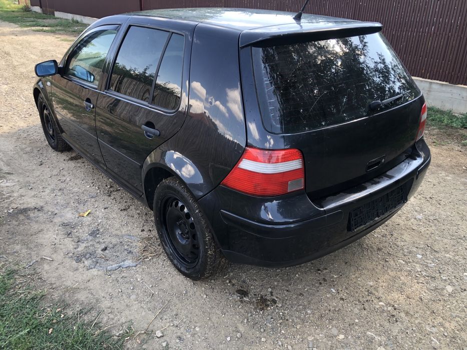 Dezmembrez Golf 4 1.6