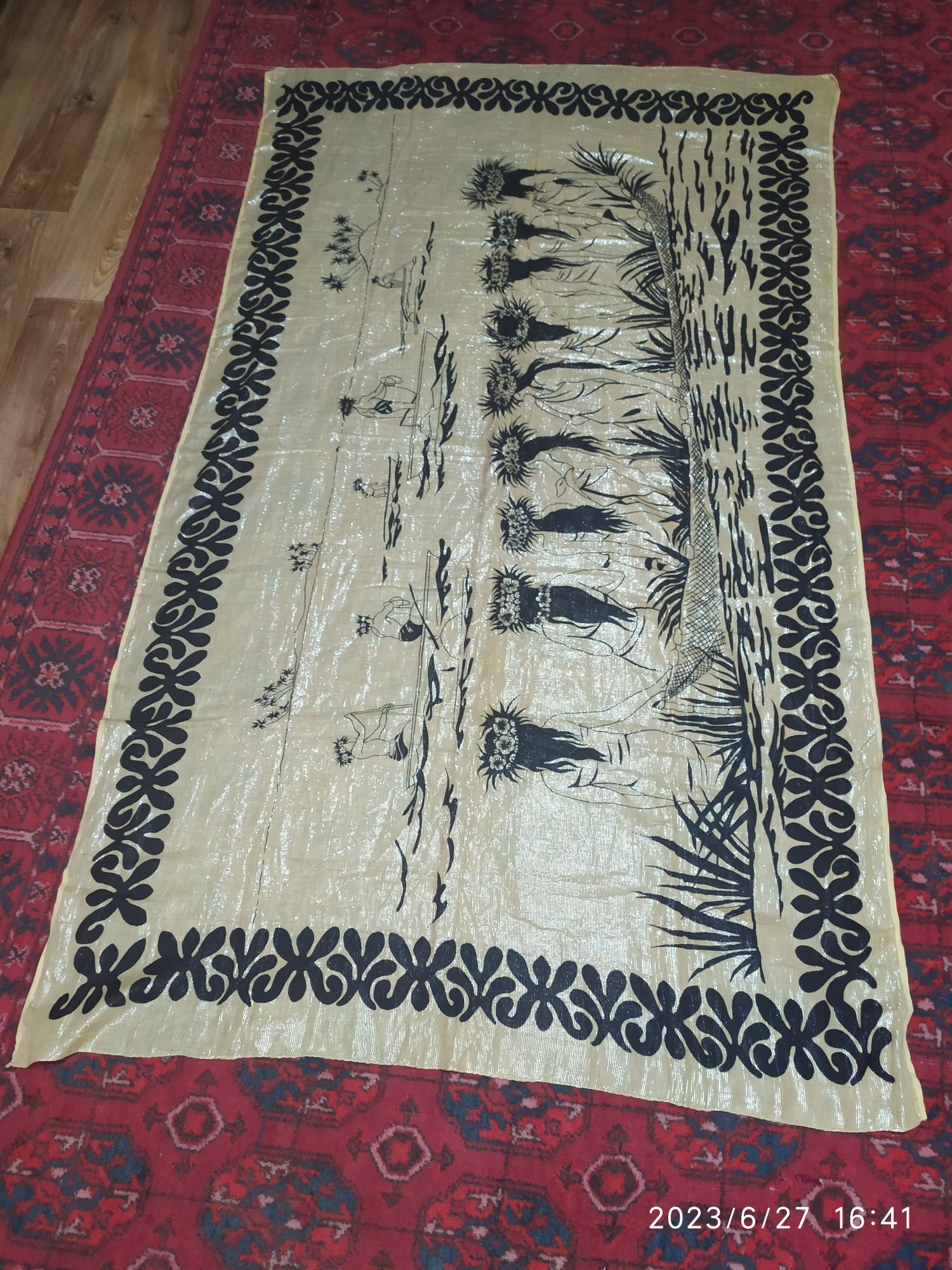 Парео, туники разные, накидки.