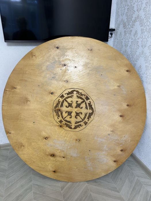 Круглый стол продается