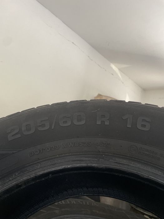 Зимни гуми Vredestein 205/60/16 DOT 2022