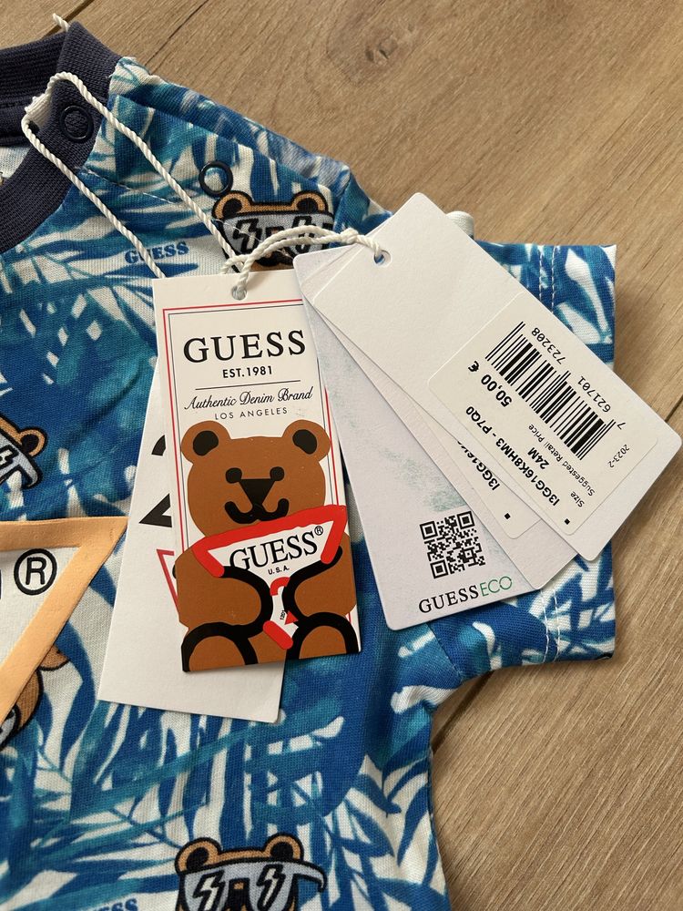 Комплектче на Guess за момченце 24м.