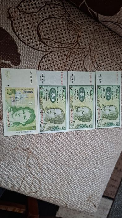 Vând 240 de marci in stare foarte bună.