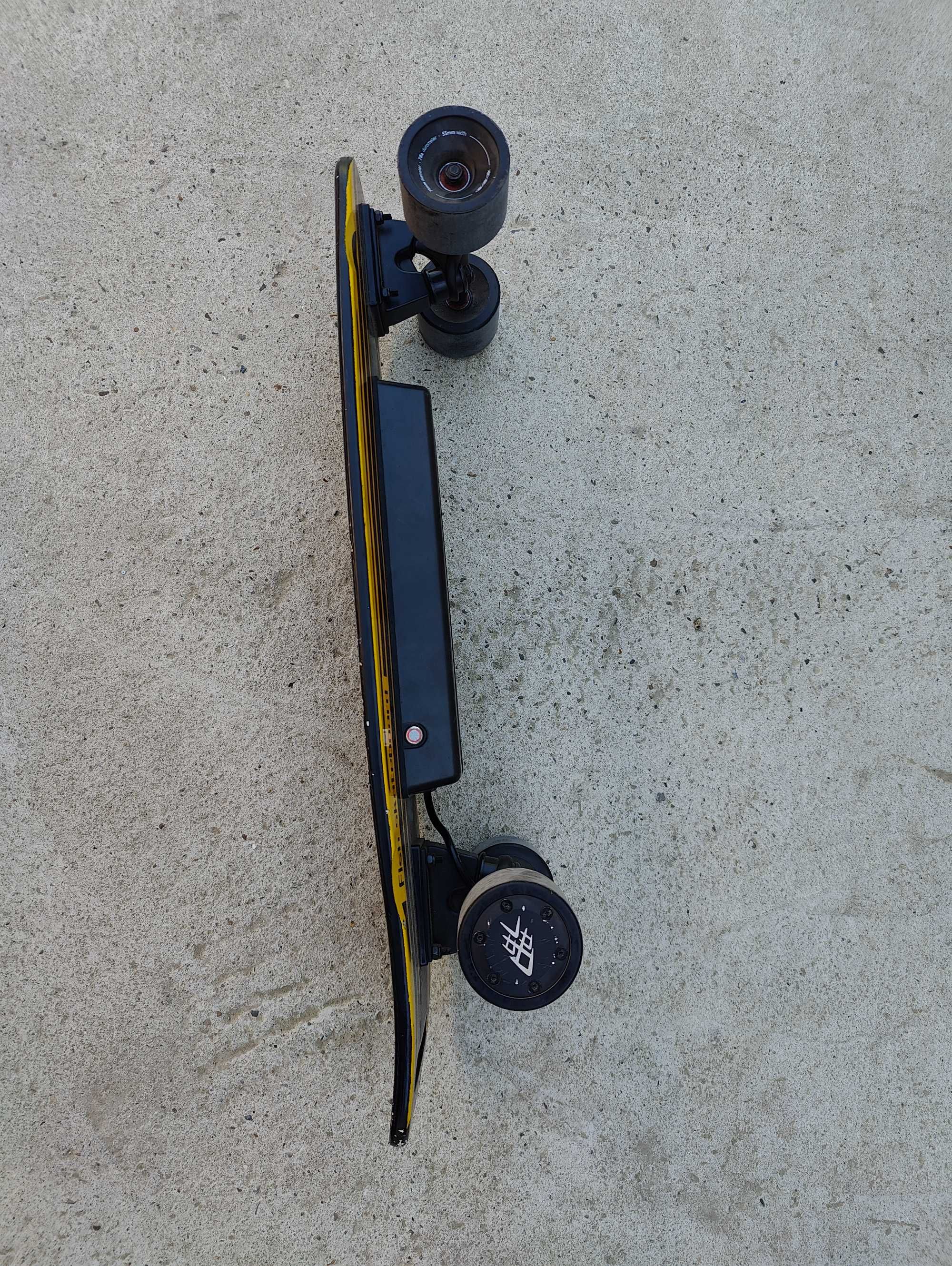 Skateboard electric cu telecomanda