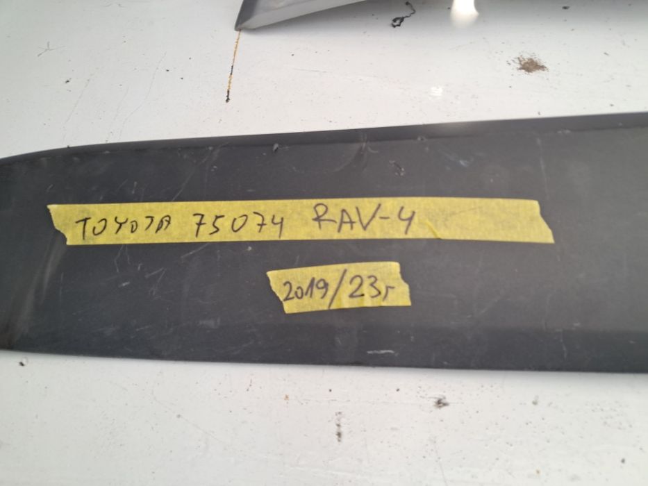 Лайсна врата калник споилер Toyota Rav4 2018/24 г