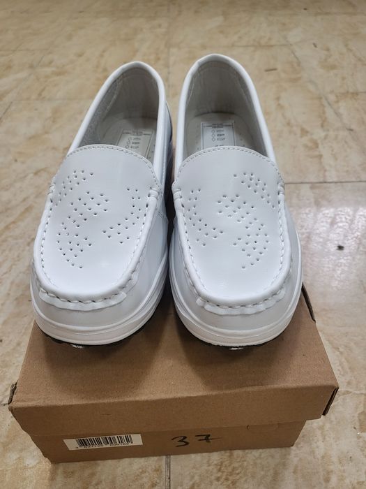 Дамски спортни обувки