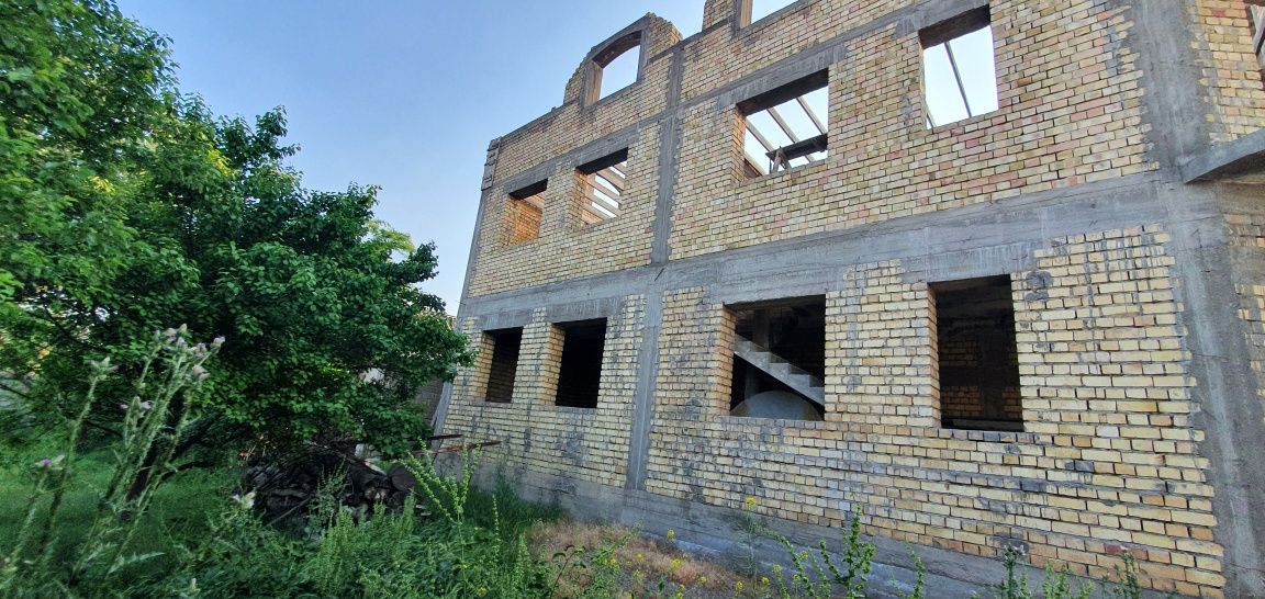 Bordonko'lda 21+/- sotok hovli uy sotilvotti, yengi qurilish bor 3etaj