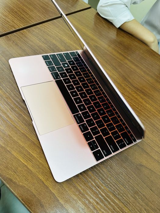Macbook M3 srochni sotiladi narxi arzon