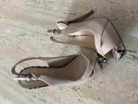 Pantofi cu toc Guess