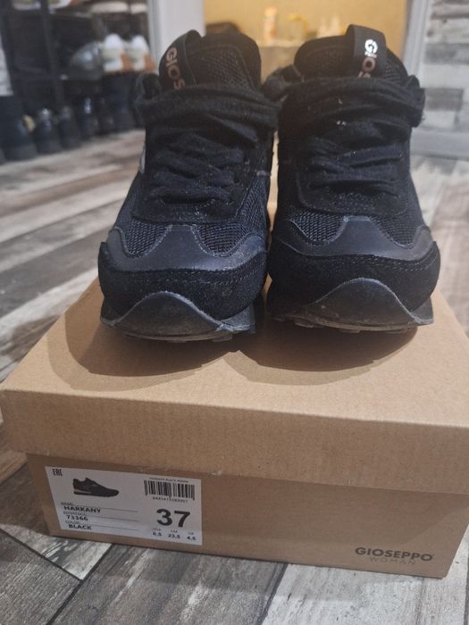 Продавам маратонки