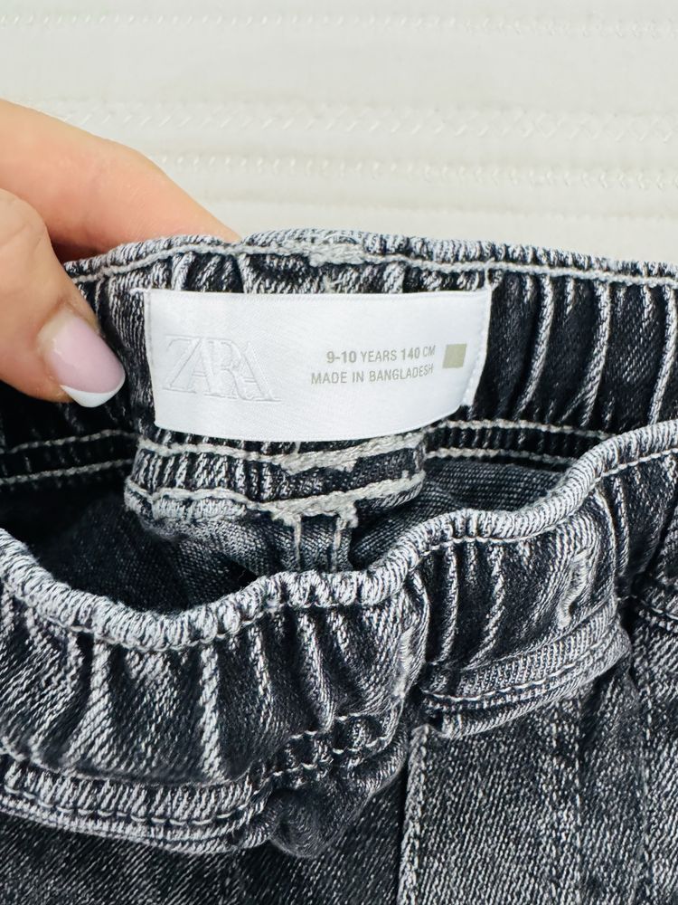Дънки в цвят графит на Zara