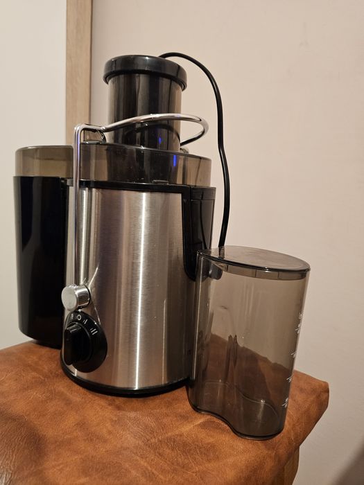 Vând storcător de fructe