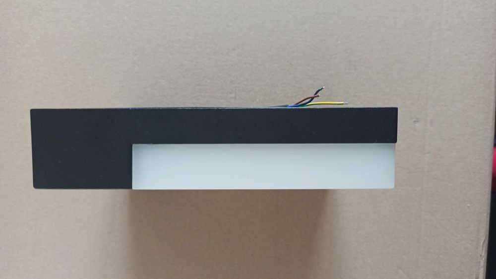 Lampă de perete cu telecomanda