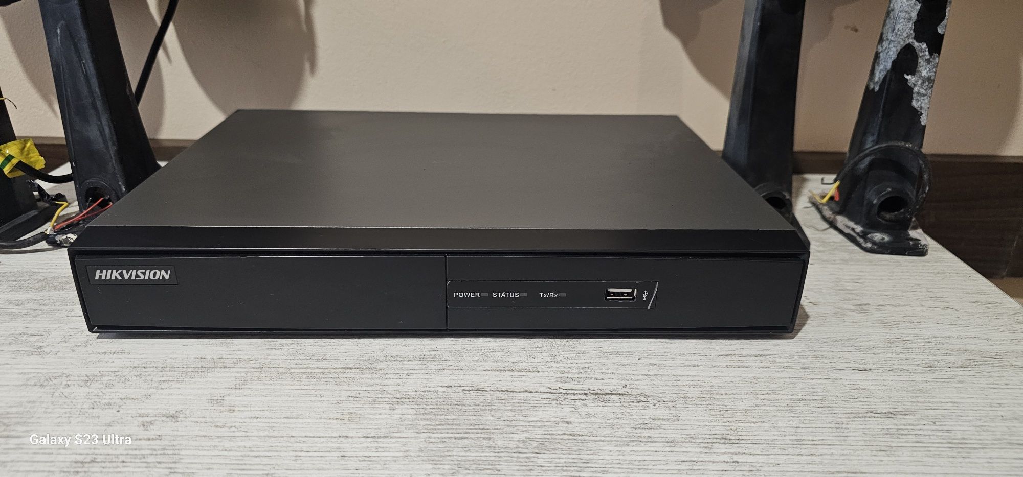4 канален професионален цифров видеорекордер HIKVISION + 4 Камери