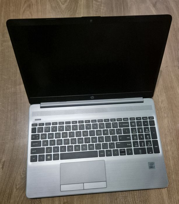 Vând Laptop hp i7