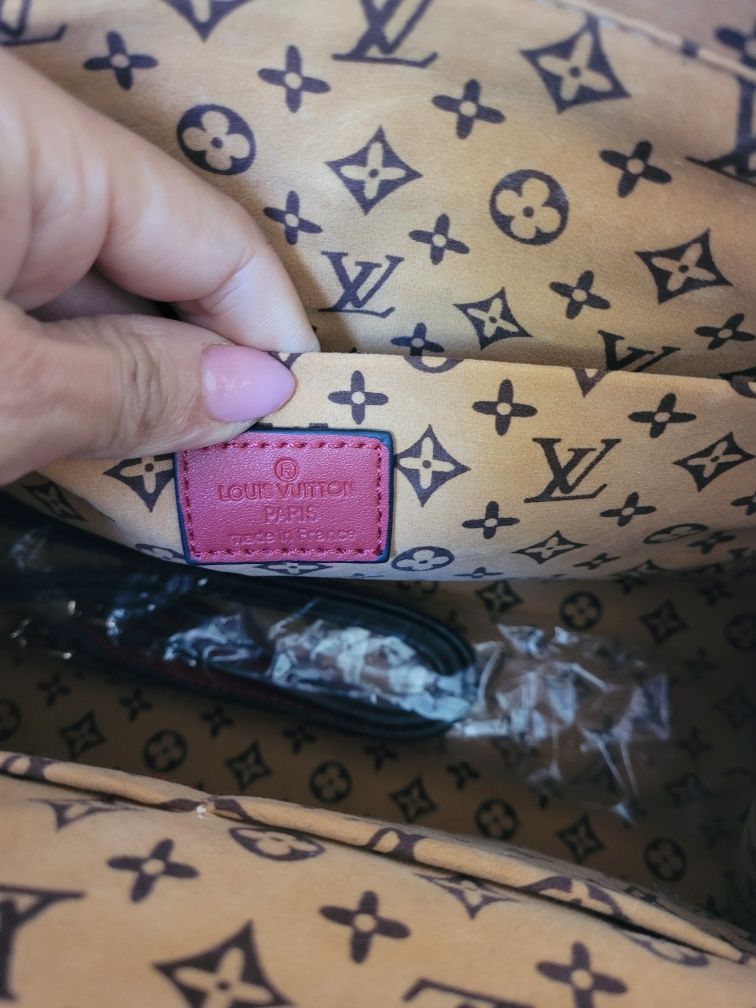 Чанта Louise Vuitton кафяво с червено неизползвана