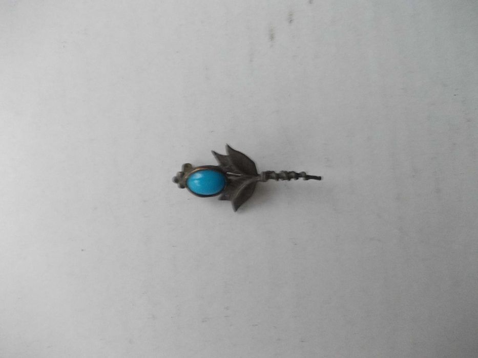 Brosa veche din argint cu piatra 1