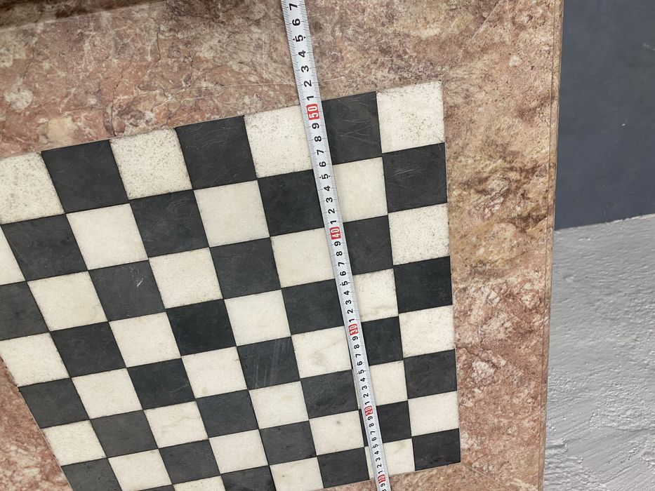 Френска маса за игра на шах с мраморен плот и основа от чугун