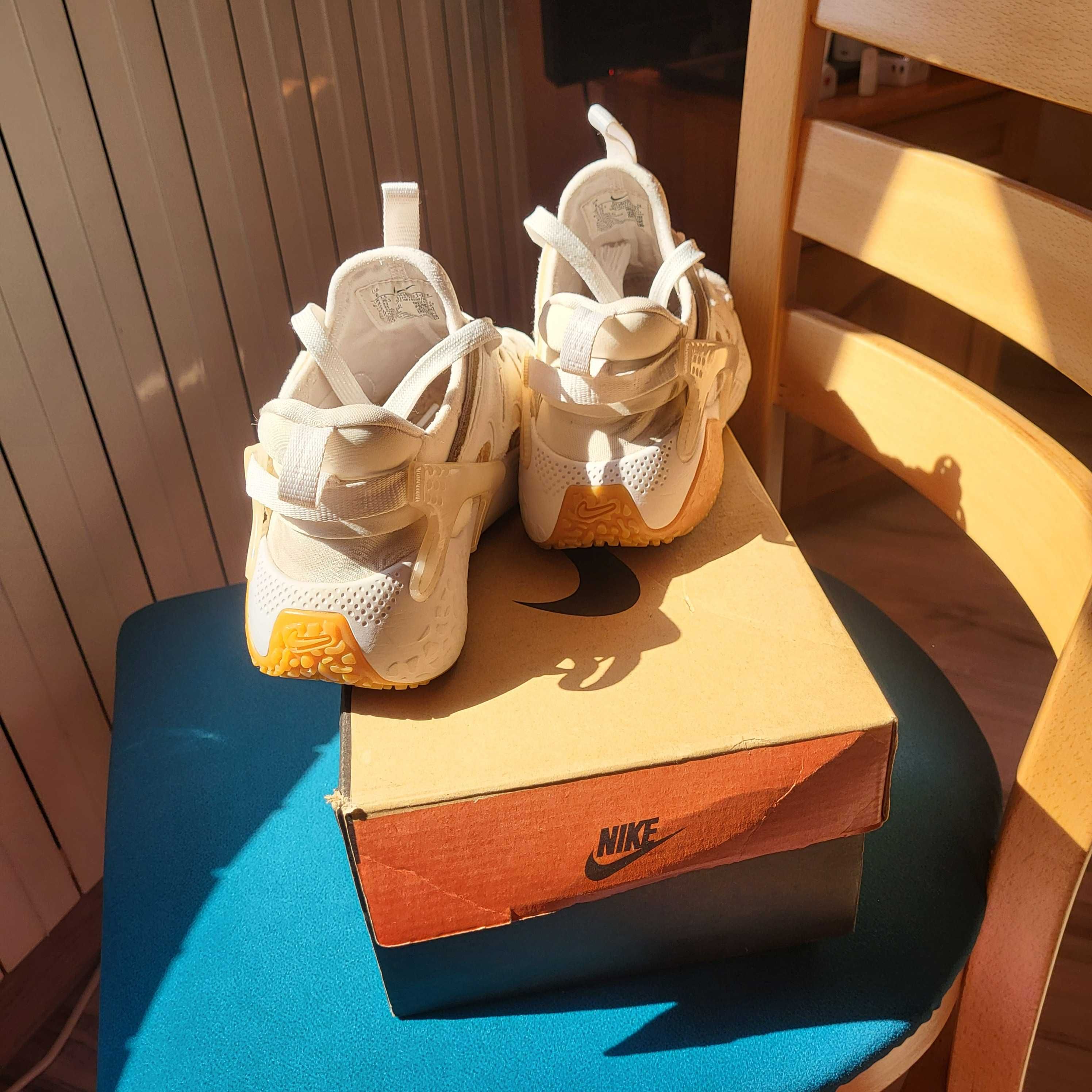 Бели летни маратонки с бежово на подметката NIKE 36,5 / дамски/детски