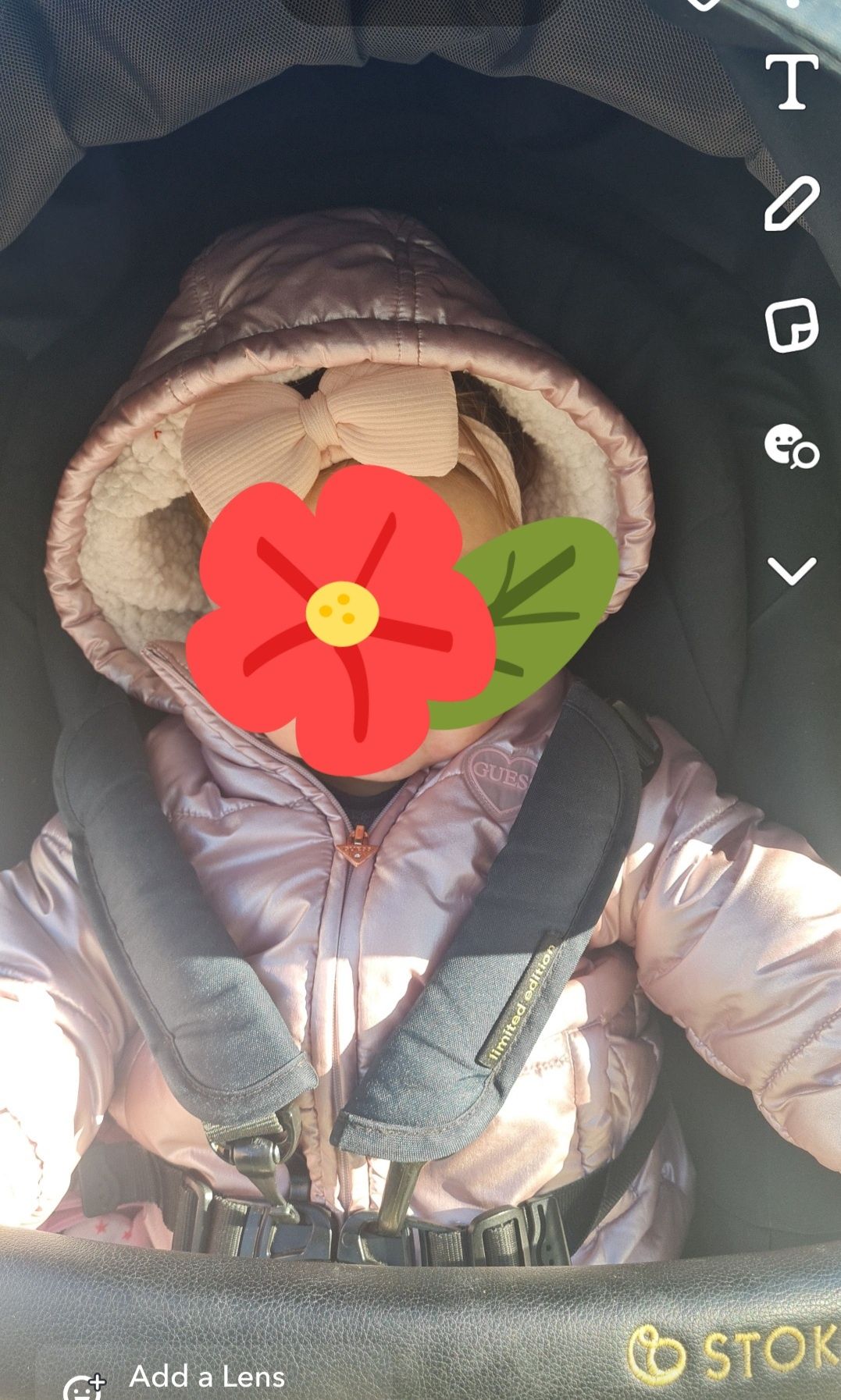 Бебешко яке Guess за малка принцеса