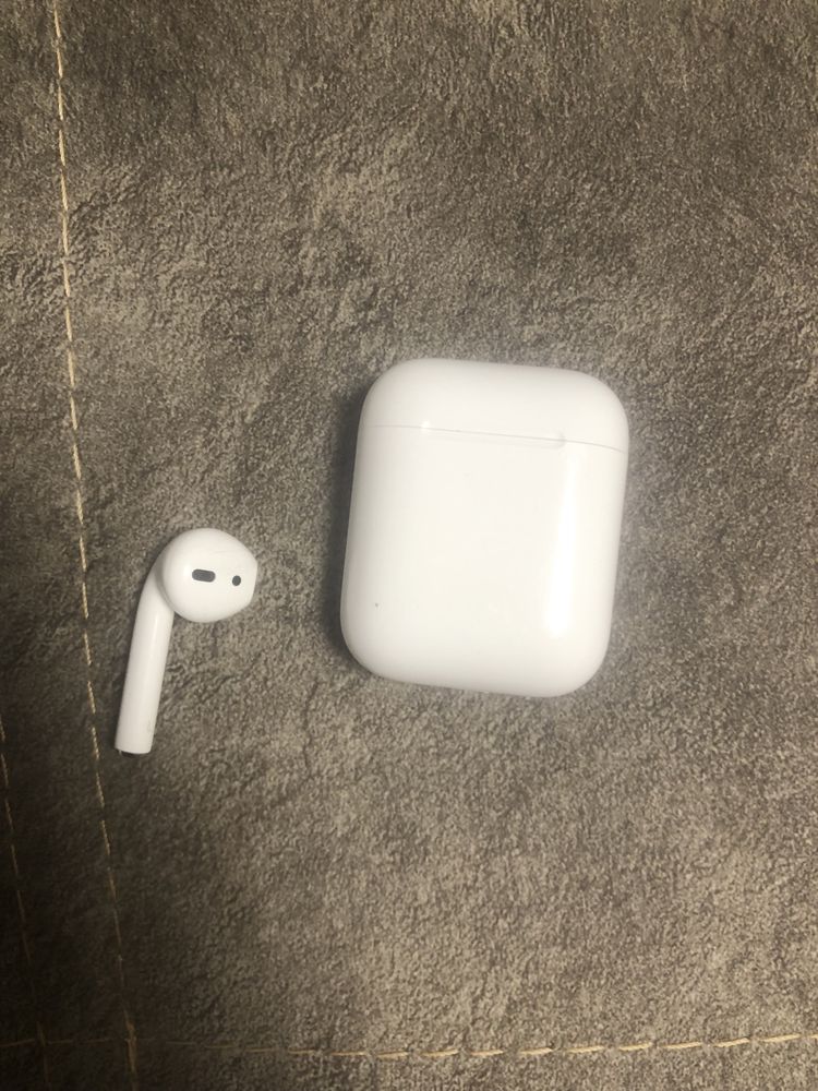 Airpods 2 (кейс+левый наушник) оригинал