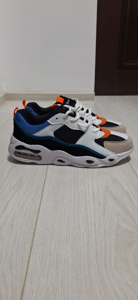 Vand adidasi sport