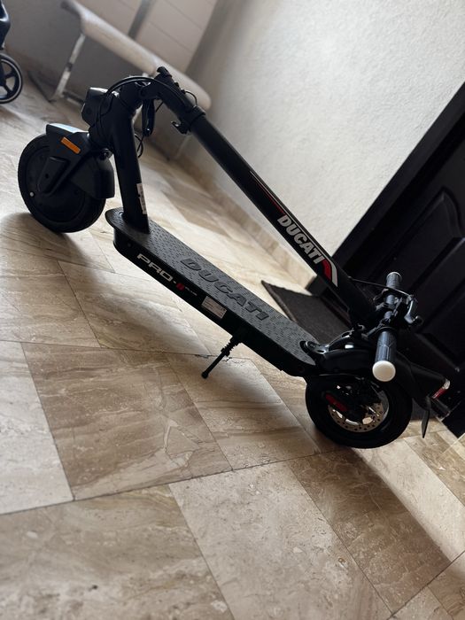 Vand trotineta Ducati pro 2