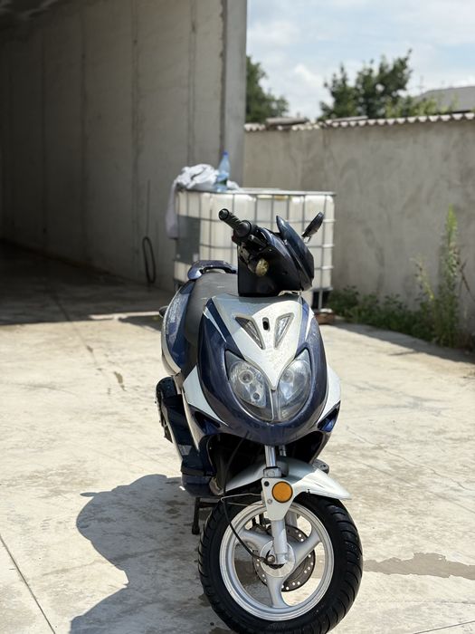 Vand scuter benzhou