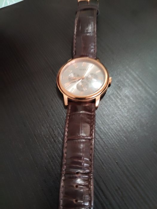 Vând ceasuri Timex.Guees