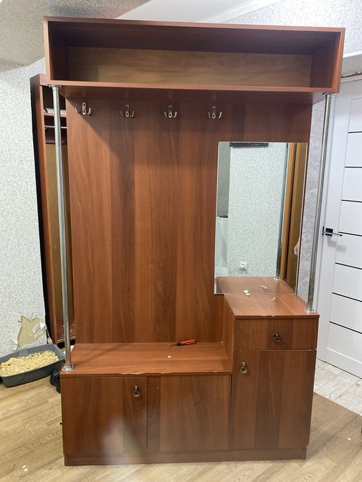 Шкаф в прихожую комнату