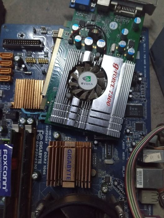 Продам комплект материнская плата DDR 2 офисная