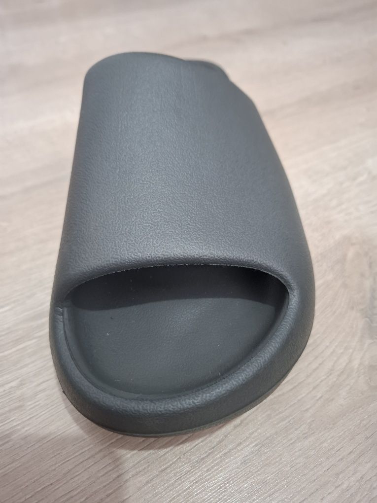 Vând Yeezy Slide