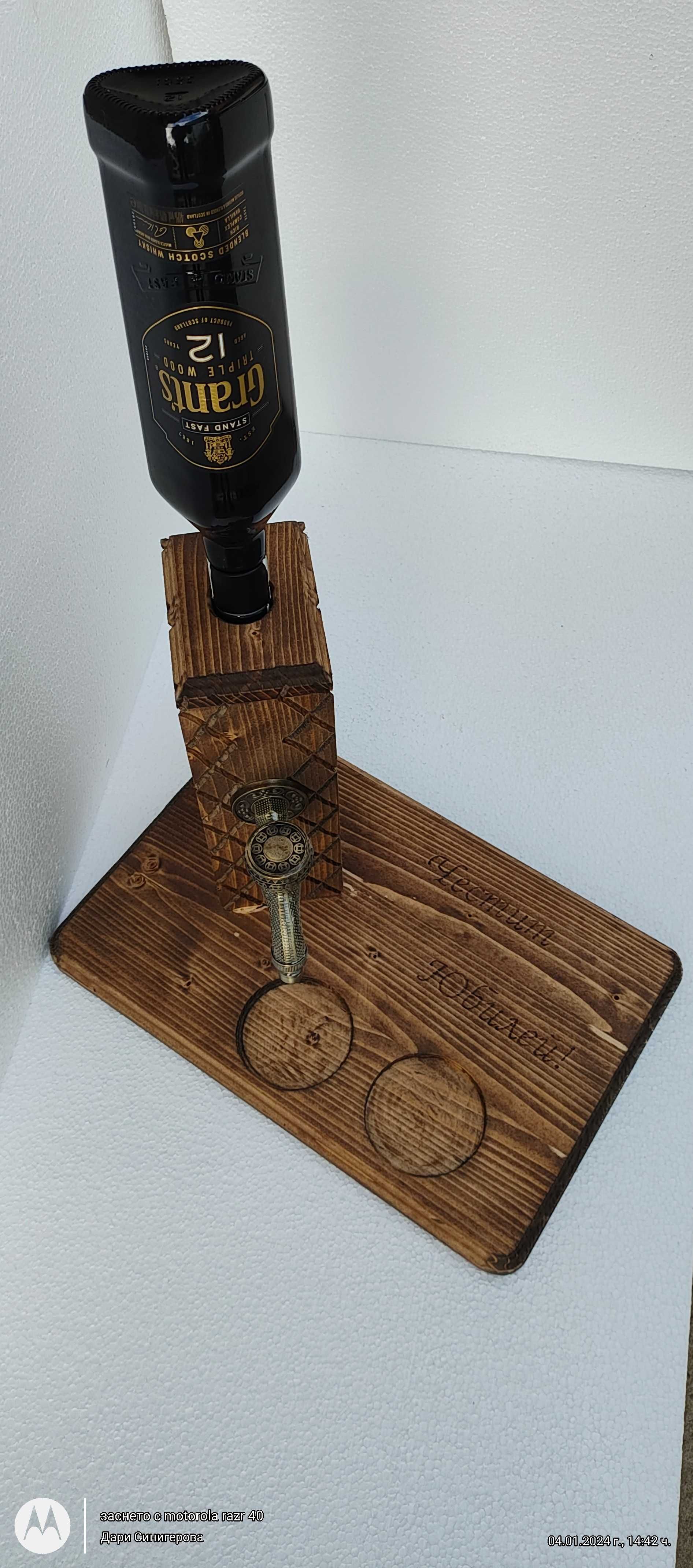Дървен диспенсър за алкохол-ръчна изработка.