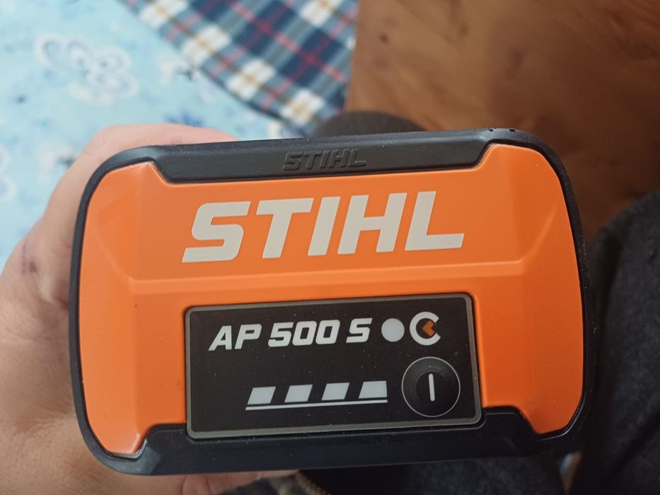 Vand  stihl ms 391 si acumulatori stihl ap 500 s        .