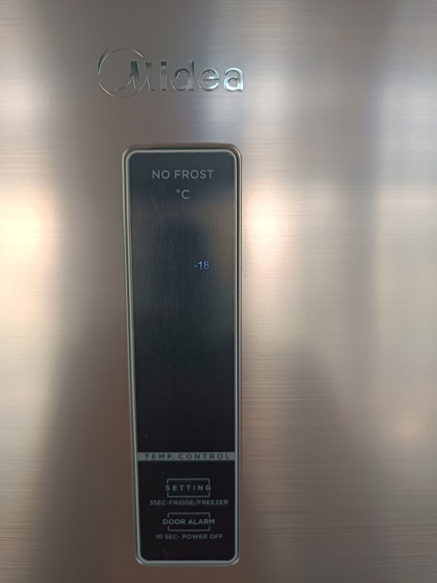 Морозильник Midea Model: MDRU385FZE46