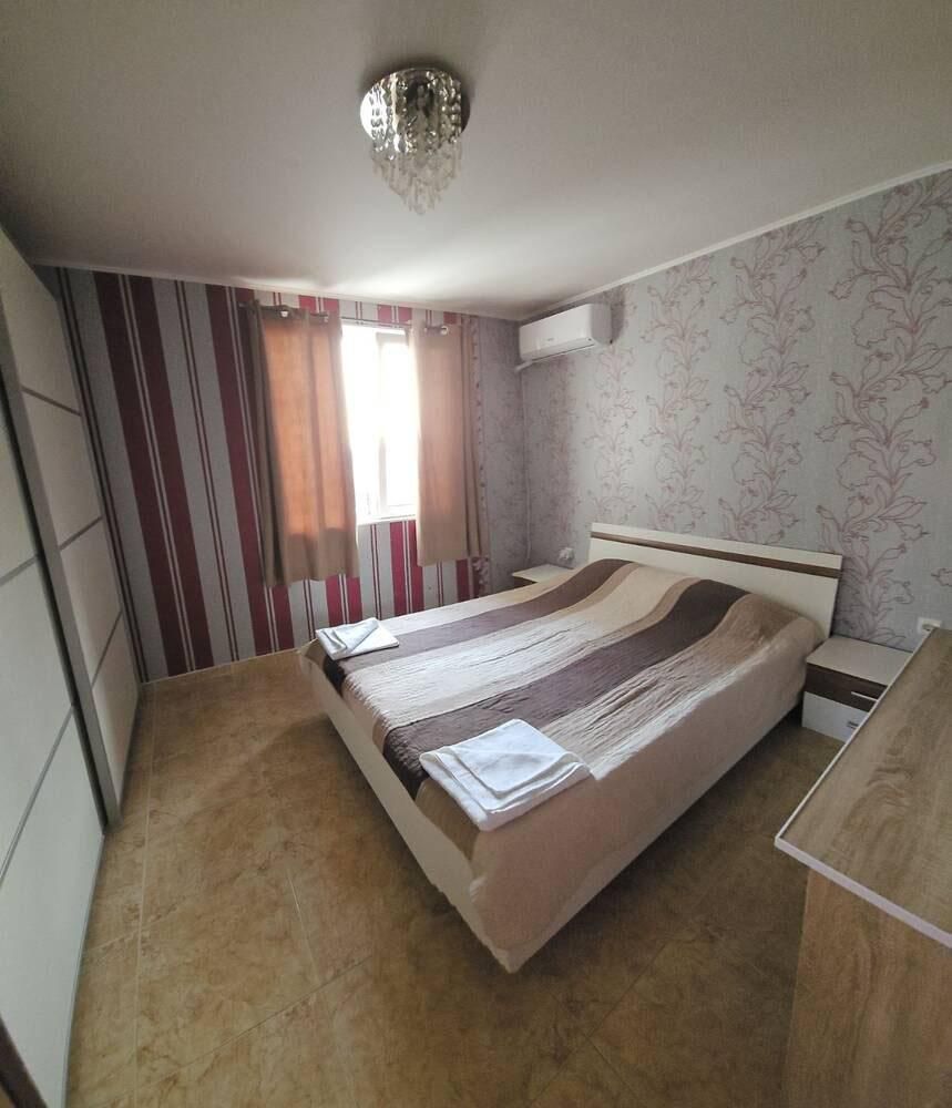 Тристаен, под наем, кв. Сарафово