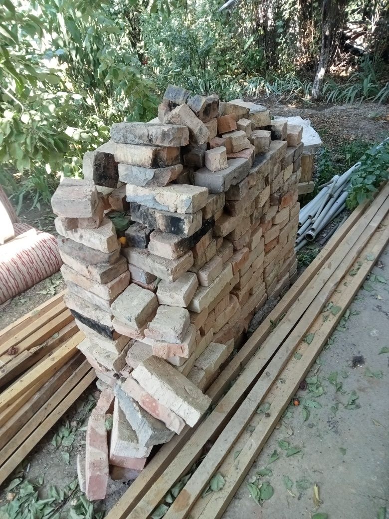 Продаётся Джонни кирпич