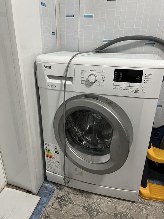 Продам стиралтную машинку