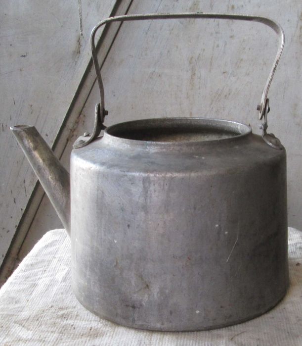 Чайник алюминиевый СССР литой, вес 2 кг, ёмкость 5 литров.