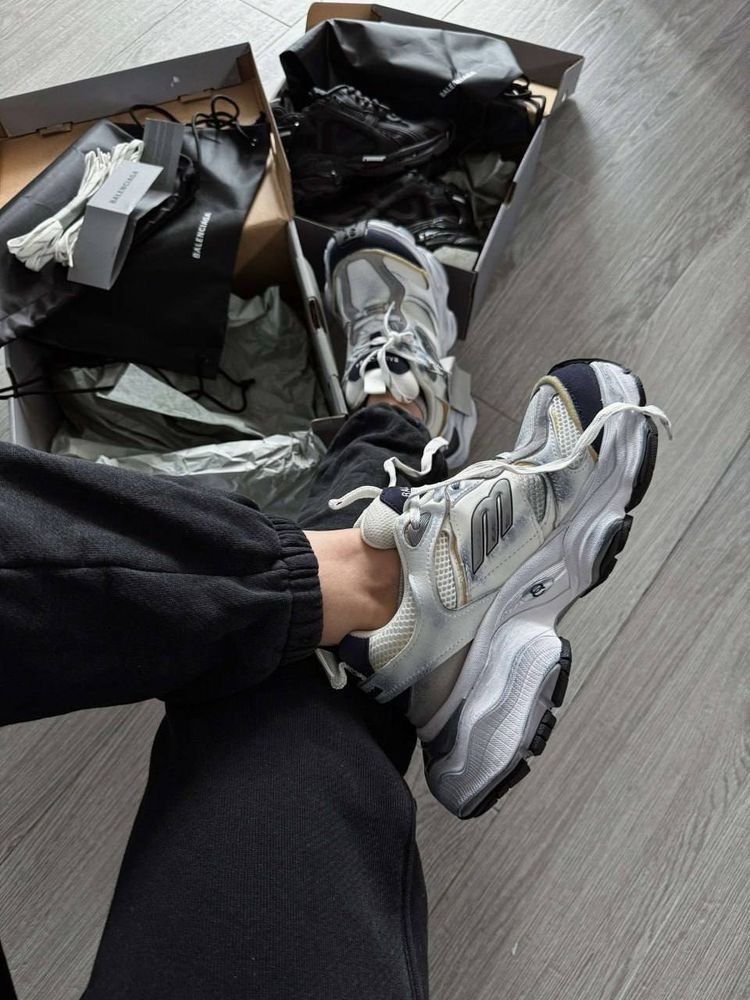 Balenciaga cargo