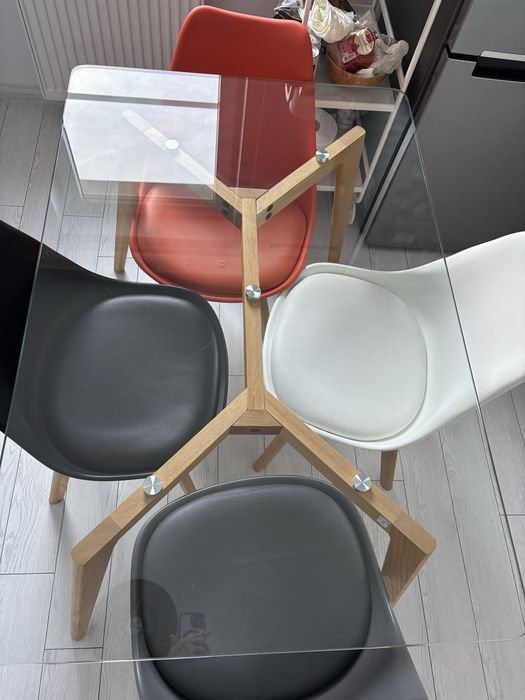 Masa bucatarie cu blat din sticla securizata