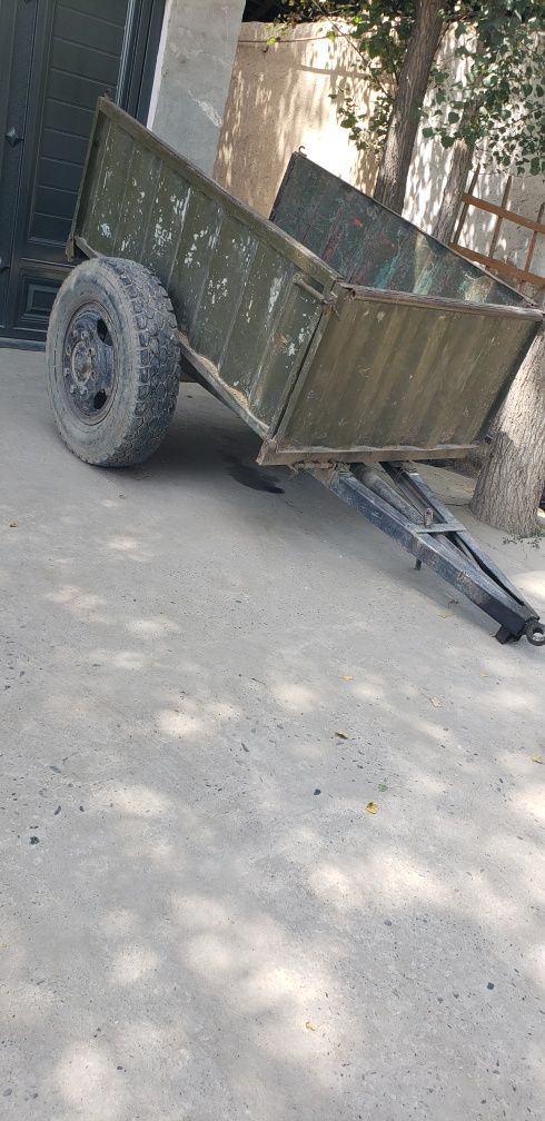 Traktor sotiladi