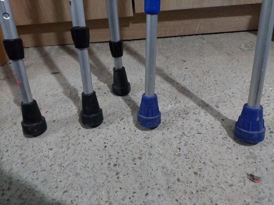 Carja,carje medicale reglabile pe inaltime