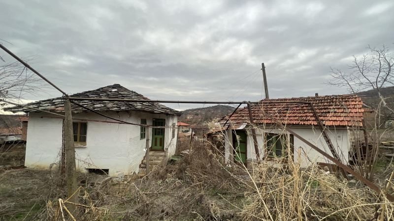 Къща в Ловеч, област-с.Пресяка площ 70 цена 35000