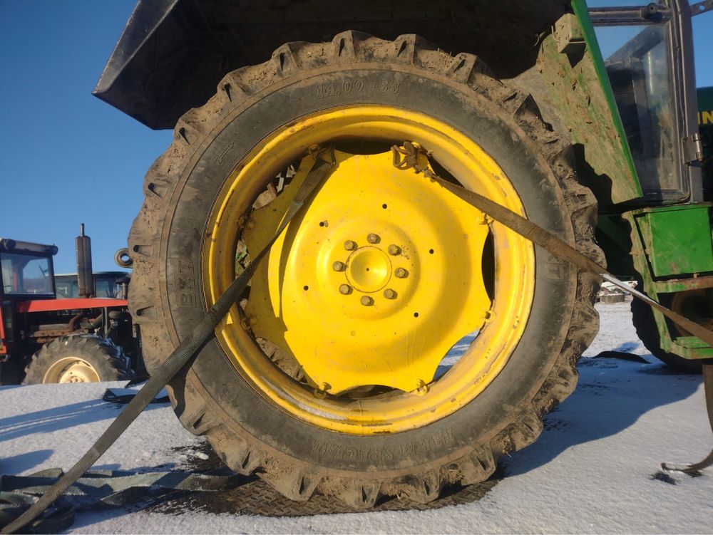 Dezmembrez Tractor John Deere 2130