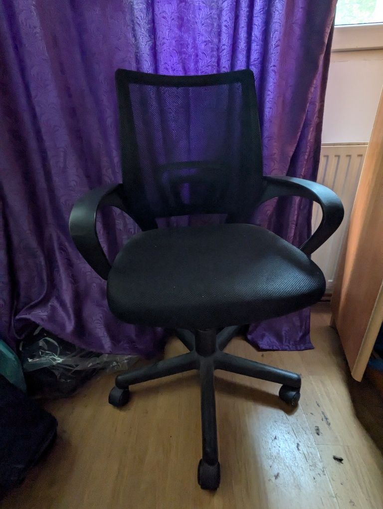 Scaun birou aproape nou foarte puțin folosit