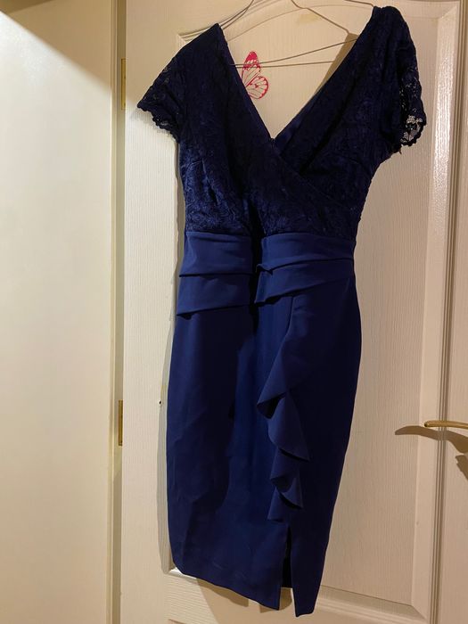 Тъмно синя рокля