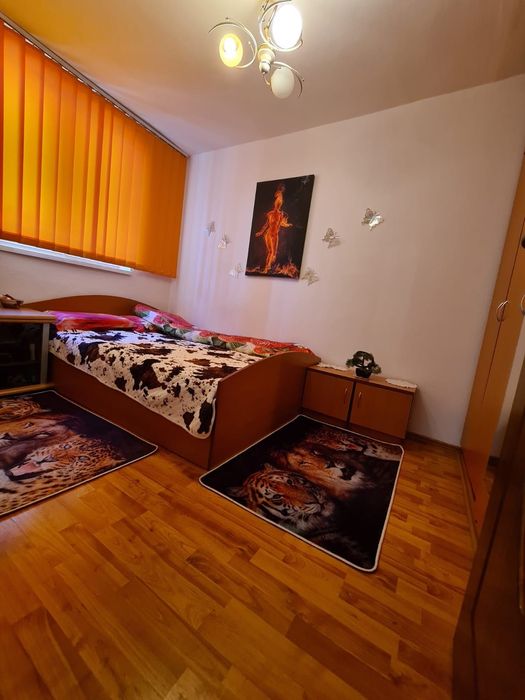 Închiriez apartament!