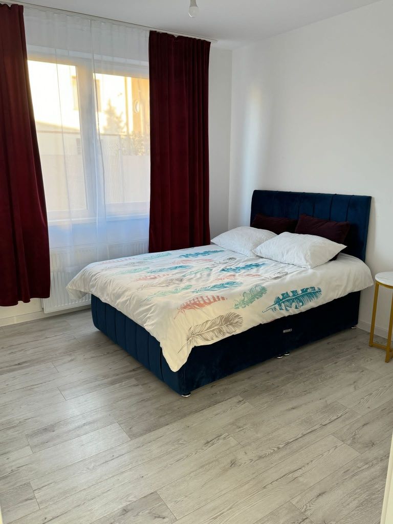 Inchiriez apartament 3 camere